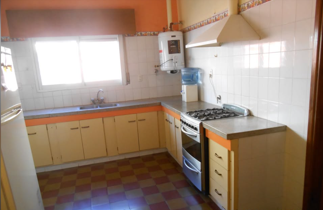 Casa de 4 ambientes + Local + Galpón