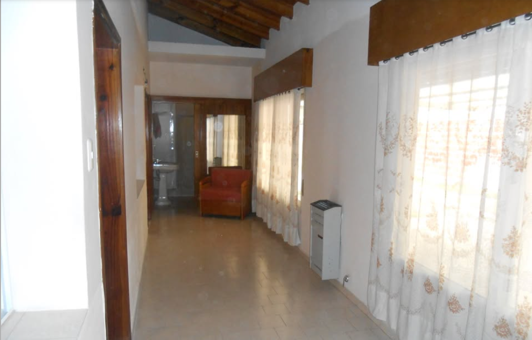 Casa de 4 ambientes + Local + Galpón