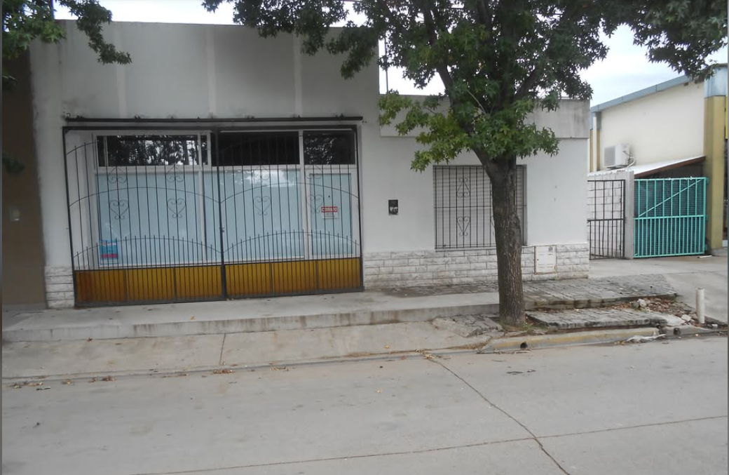Casa de 4 ambientes + Local + Galpón