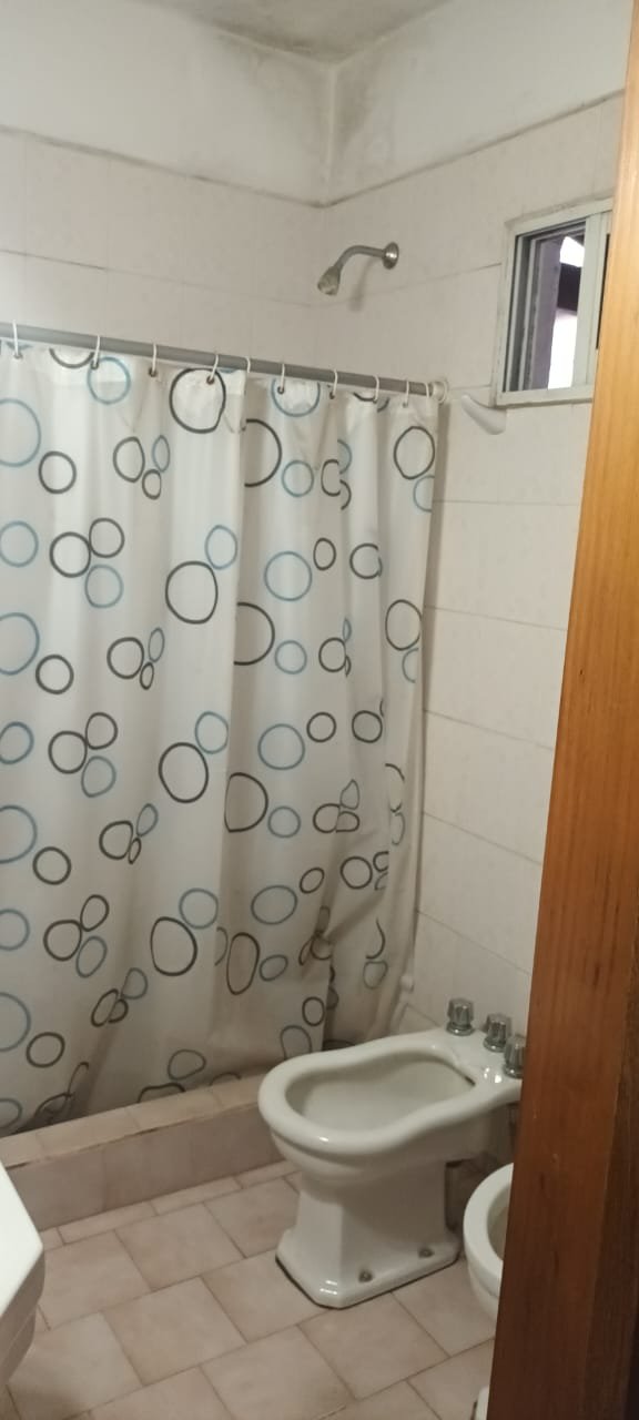 Casa de 4 ambientes + Local + Galpón