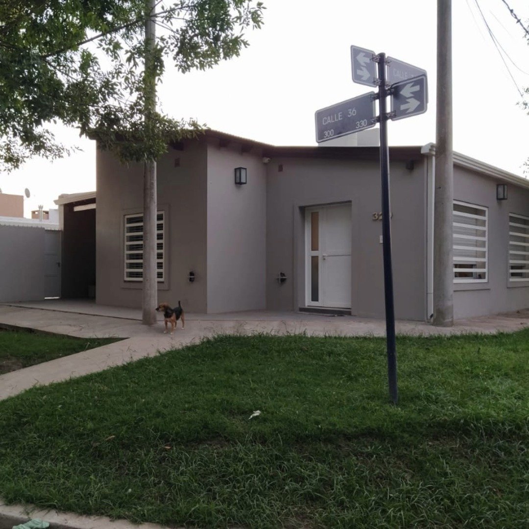 Casa familiar con amplios espacios y excelente distribución