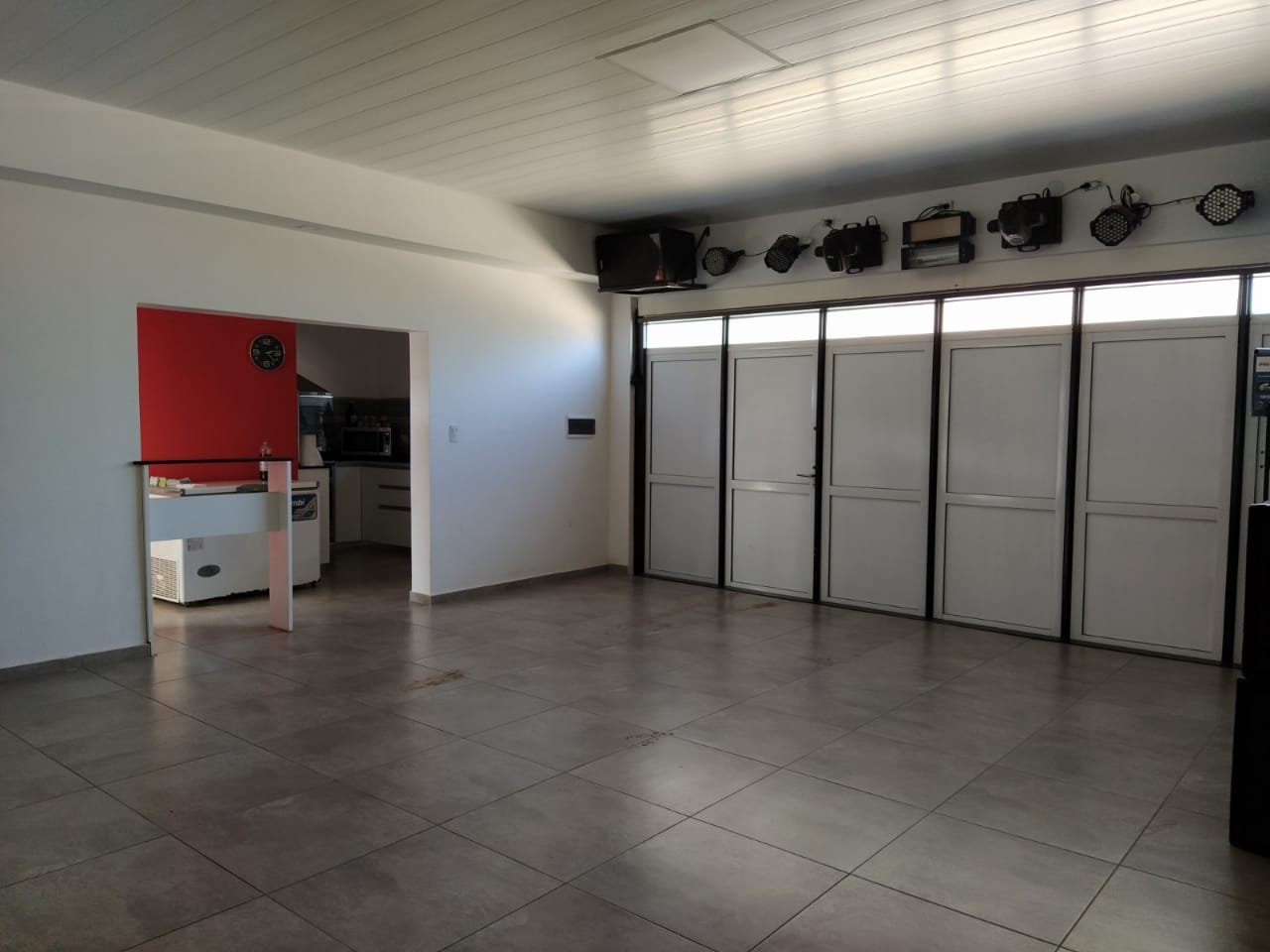 Casa familiar con amplios espacios y excelente distribución