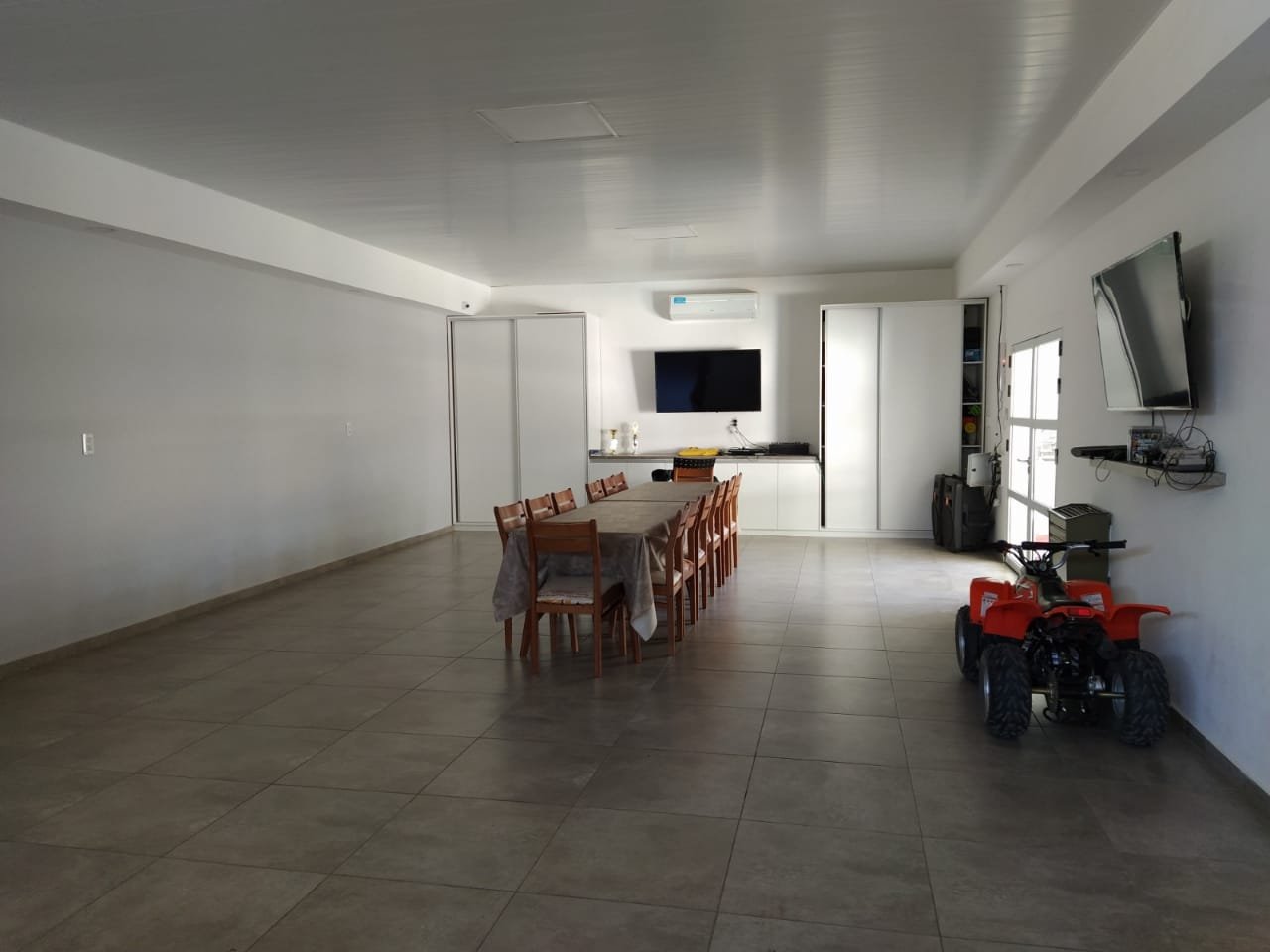 Casa familiar con amplios espacios y excelente distribución