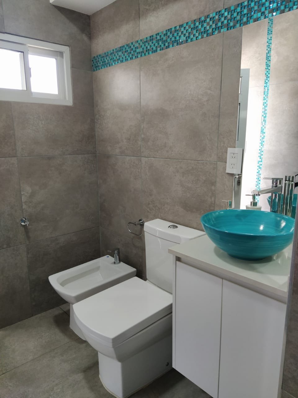 Casa familiar con amplios espacios y excelente distribución