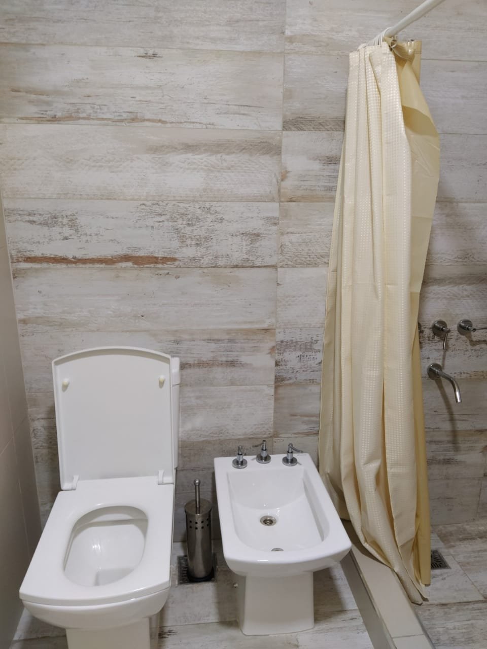 Casa familiar con amplios espacios y excelente distribución