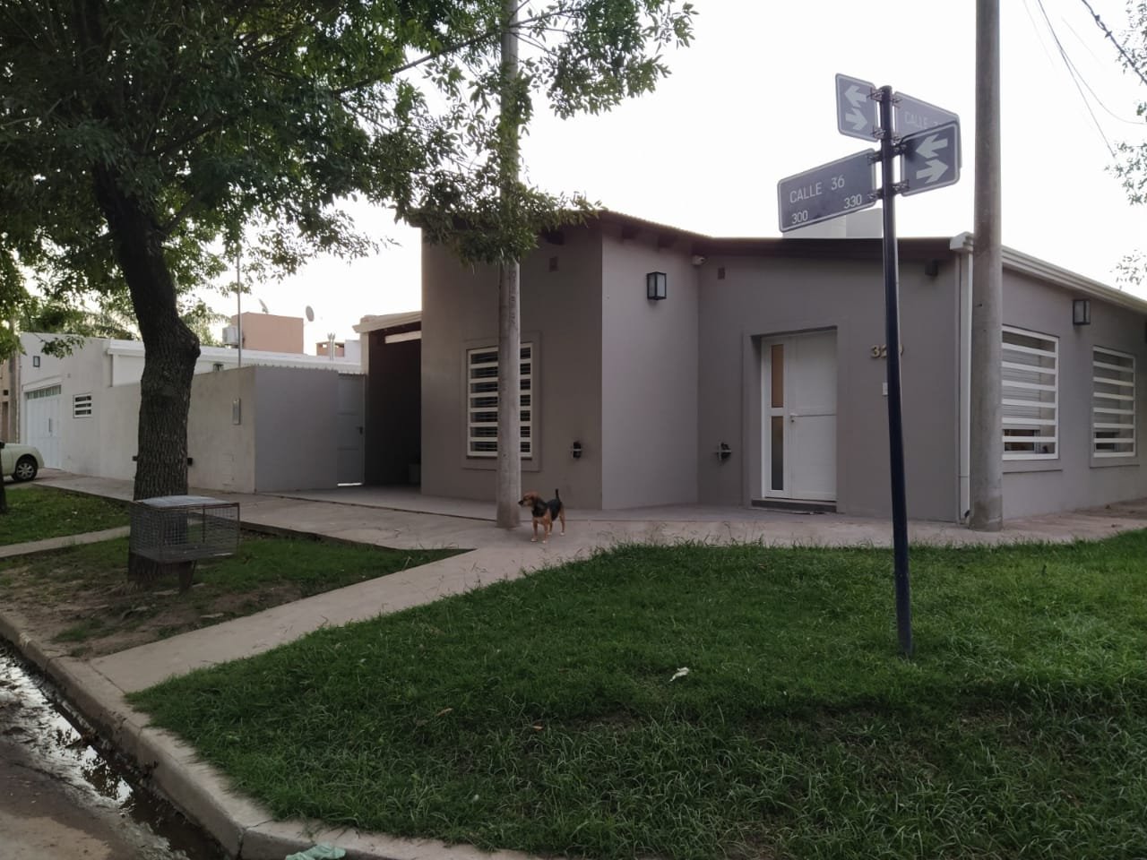 Casa familiar con amplios espacios y excelente distribución
