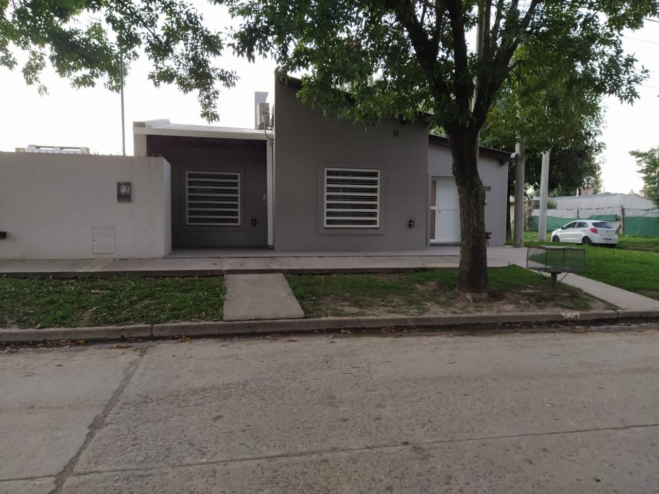 Casa familiar con amplios espacios y excelente distribución