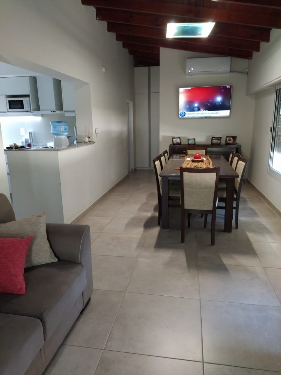 Casa familiar con amplios espacios y excelente distribución
